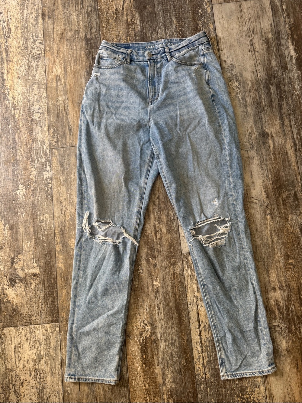 American Eagle Outfitters Light Blue Distressed Boyfriend Jeans